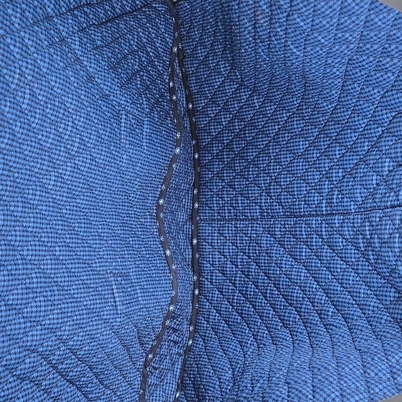 VERA BRADLEY. Paisley. Navy Blue. Floral. Garment Bag. Like New Condition! - Picture 14 of 16